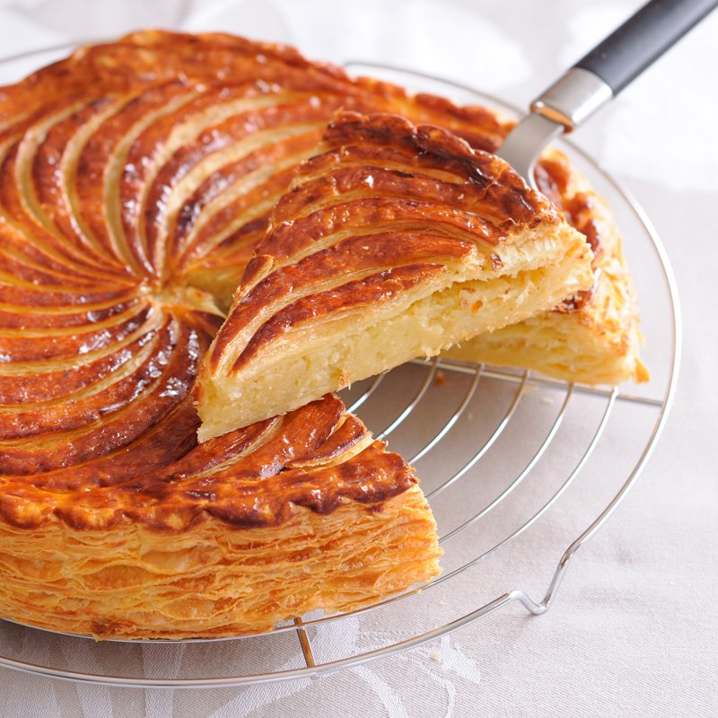 Kit galette des rois (moule + préparation frangipane + fève et couronne)