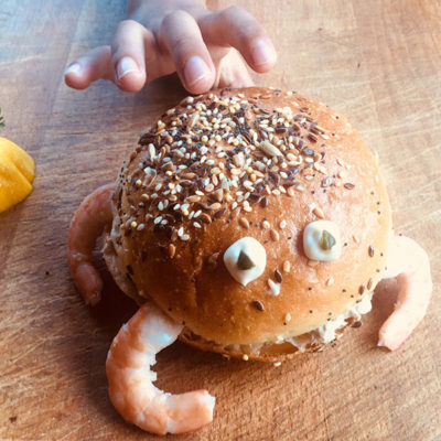 Recette du burger d’été : Le crabe-burger (atelier cuisine pour enfants)