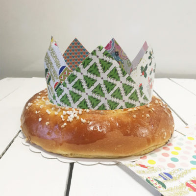 Fabriquer une couronne avec des chutes de papier cadeaux de Noël !