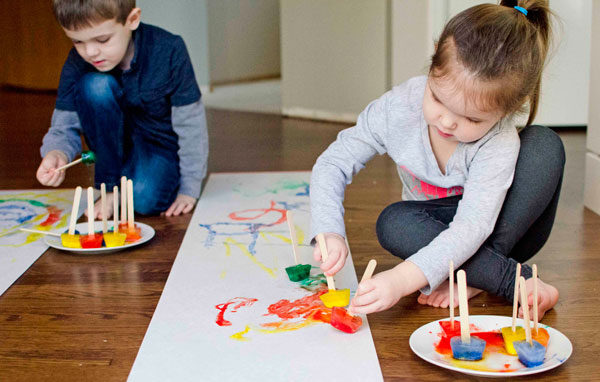 Peindre avec des glaçons : une activité artistique givrée !